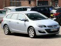 Used Vauxhall Astra Design Edition 115 HP (84 kW) 2015 Silver Estate