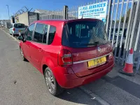 Usado Renault Grand Modus Dynamique 88 HP (64 kW) 2011 Vermelho Monovolume