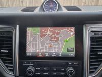 Used Porsche Macan Turbo 400 HP (294 kW) 2017 Red SUV