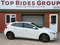Used Volvo V40 Momentum 122 HP (89 kW) 2018 White Hatchback