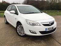 Used Vauxhall Astra Excite 2011 White Hatchback