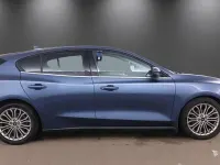 Begagnad Ford Focus Titanium X 125 HK (91 kW) 2020 Blå Halvkombi