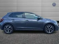 Usado VW Polo Life 95 CV (69 kW) 2023 Gris Utilitario
