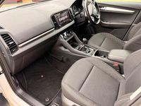 Used Skoda Karoq SE 115 HP (84 kW) 2019 White SUV