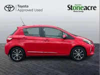 Used Toyota Yaris Hybrid 100 HP (73 kW) 2019 Red Hatchback