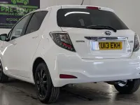 Used Toyota Yaris T4 100 HP (73 kW) 2013 White Hatchback