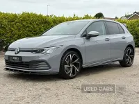 Begagnad VW Golf VIII Life 2022 Grå Halvkombi