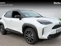 New Toyota Yaris Hybrid Sport 131 HP (96 kW) 2026 Platinum white pearl bitone (premium paint) Estate