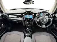 Usado Mini Cooper Classic 134 HP (98 kW) 2023 Prateado Citadino