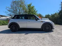 Usado Mini Cooper D Hatch 116 CV (85 kW) 2016 Plateado Utilitario