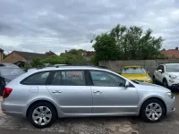 Usado Skoda Superb 140 HP (102 kW) 2013 Prateado Carrinha
