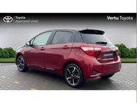 Used Toyota Yaris 111 HP (81 kW) 2017 Red Hatchback