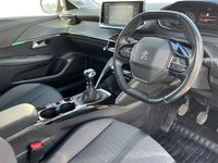 Used Peugeot 208 Allure 100 HP (73 kW) 2021 Bianca white Hatchback