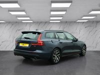 Used Volvo V60 Momentum 250 HP (183 kW) 2019 Blue Estate