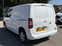 Second-hand Vauxhall Combo 100 CP (73 kW) 2023 Alb Monovolum