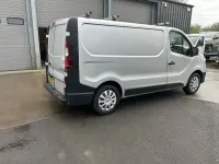 Używany Renault Trafic Business 115 KM (84 kW) 2015 Srebrny Minivan
