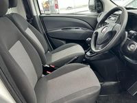 Używany Fiat Doblò 2017 Biały Minivan