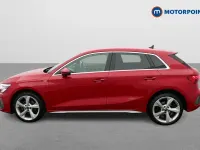 Begagnad Audi A3 Comfort 2022 Röd Sedan