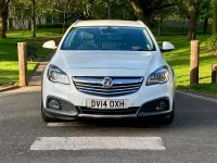 Used Vauxhall Insignia 163 HP (119 kW) 2014 White Estate