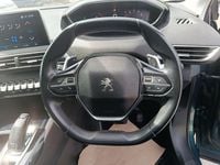 Usado Peugeot 5008 Allure 163 HP (119 kW) 2017 Verde Monovolume