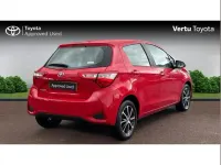 Gebraucht Toyota Yaris 111 PS (81 kW) 2018 Rot Kleinwagen