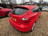 Used Ford Focus Zetec 125 HP (91 kW) 2015 Red Hatchback