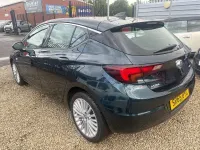 Second-hand Vauxhall Astra Elite 136 CP (100 kW) 2016 Verde Hatchback