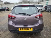 Używany Mazda 2 2015 Purpurowy Hatchback
