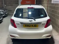 Used Toyota Yaris 99 HP (72 kW) 2012 White Hatchback