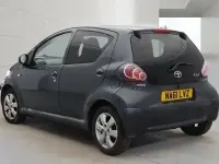 Begagnad Toyota Aygo 2011 Grå Halvkombi