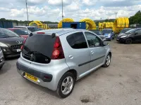 Używany Peugeot 107 Allure 68 KM (50 kW) 2012 Srebrny Hatchback