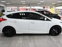Used Ford Focus ST 185 HP (136 kW) 2015 White Hatchback