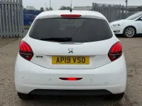 Gebraucht Peugeot 208 Signature Sky 2019 Weiß Kleinwagen
