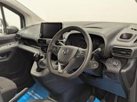 Used Vauxhall Combo Sportive 101 HP (74 kW) 2020 White jade MPV