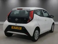 Usado Toyota Aygo X-play 71 HP (52 kW) 2021 Branco Citadino