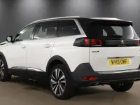 Usado Peugeot 5008 Premium 130 HP (95 kW) 2019 Branco SUV