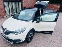 Used Renault Captur Dynamique 90 HP (66 kW) 2017 Cream SUV