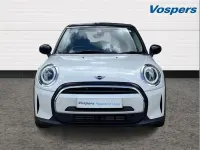 Begagnad Mini Cooper Comfort 134 HK (98 kW) 2023 Vit Halvkombi