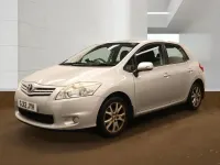 Used Toyota Auris 101 HP (74 kW) 2012 Silver Hatchback