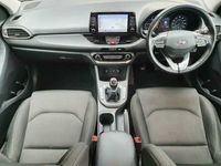 Used Hyundai i30 SE 118 HP (86 kW) 2018 Red Hatchback