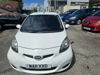 Usado Toyota Aygo 68 CV (50 kW) 2011 Rojo Utilitario