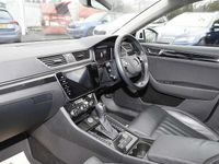 Used Skoda Superb LAURIN & KLEMENT 187 HP (137 kW) 2022 Moon white metallic Estate