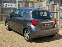 Used Toyota Yaris 101 HP (74 kW) 2015 Grey Hatchback