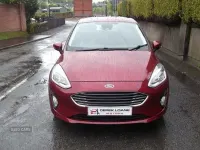 Usado Ford Fiesta Zetec 70 CV (51 kW) 2017 Rojo Utilitario