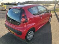Begagnad Peugeot 107 Access 68 HK (50 kW) 2014 Röd Halvkombi