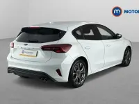 Used Ford Focus ST-Line 125 HP (91 kW) 2024 White Hatchback