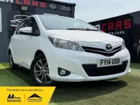 Używany Toyota Yaris Plus 99 KM (72 kW) 2014 Biały Hatchback