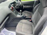 Used Peugeot 5008 Access 2015 White MPV