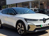 Begagnad Renault Megane E-Tech Iconic 159 kW (217 HK) 2024 Vit Halvkombi