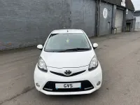 Gebraucht Toyota Aygo 68 PS (50 kW) 2013 Weiß Kleinwagen